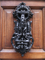 Casa Calvet, insect door-knocker