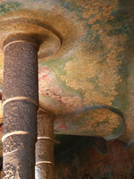 Casa Milà (La Pedrera), Detail der Säule in der Eingangshalle