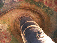 Casa Milà (La Pedrera), Detail der Säule in der Eingangshalle