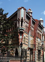 Casa Vicens, Sicht auf die Fassade der Calle de Carolines