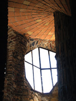 Colònia Güell Crypt, window