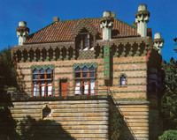 El Capricho, façade est