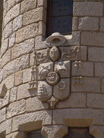 Bischofspalast von Astorga, Detail des Bischofswappens auf der Fassade