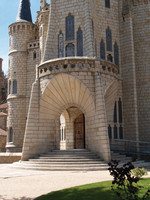 Palacio Episcopal de Astorga, vista de la entrada