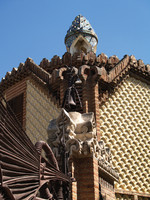 Finca Güell, detalle del portón de entrada