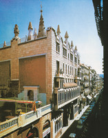 Palacio Güell, Fassade