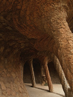 Parc Güell, colonnes obliques du viaduc