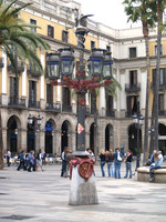 Plaza Real, lamppost