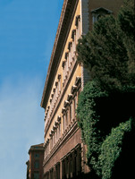 Lateral view of the façade of the Palazzo Farnese